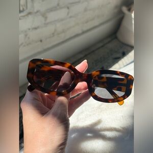 VEHLA Indi in Tort/Smoke sunglasses